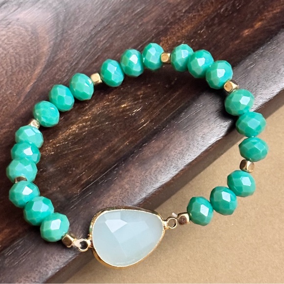 AQUA Beaded stretch Bracelet - Picture 1 of 1